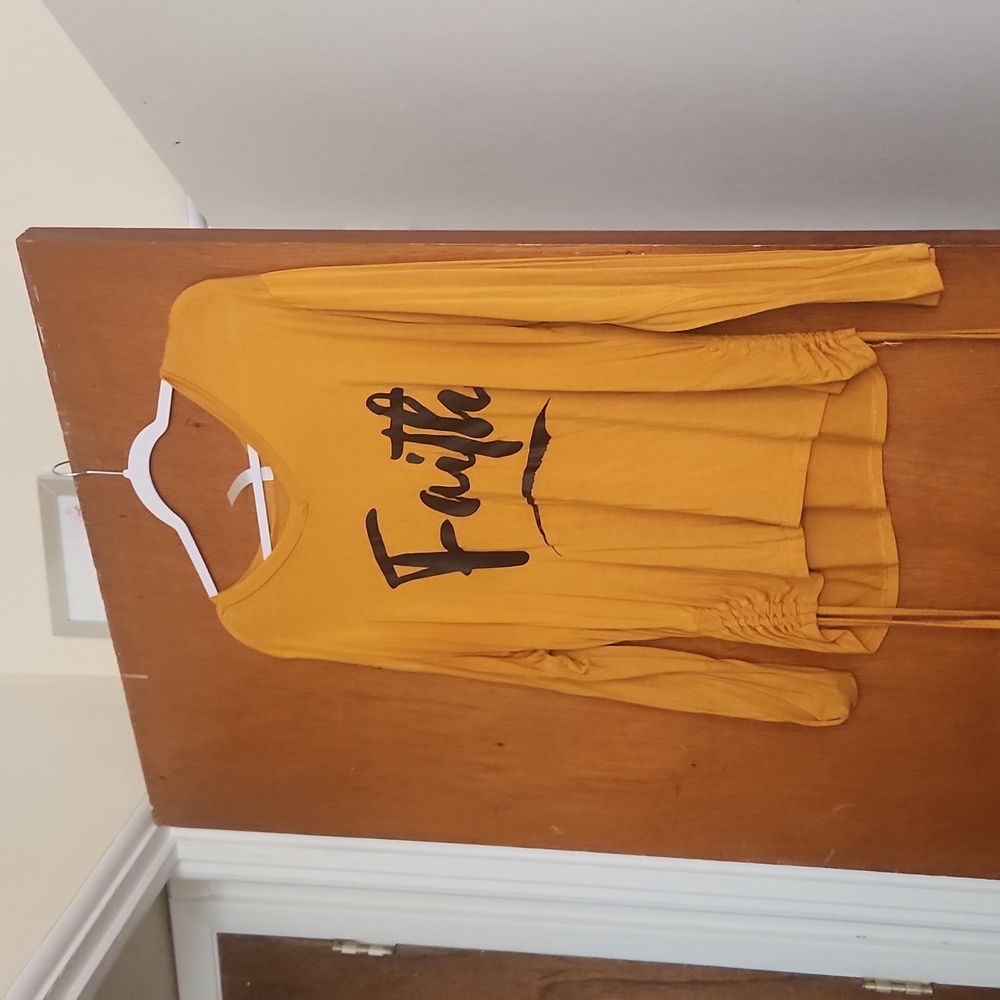 Long sleeve faith  tshirt with side ruching